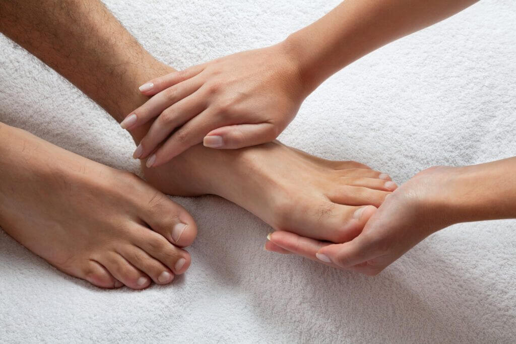 feet massaging
